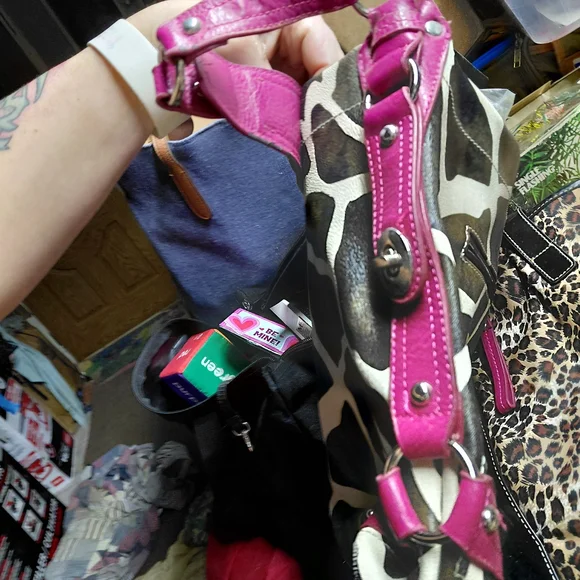 Unbranded Giraffe Faux Leather Purse Handbag with Blue Handle - Picture 4 of 6